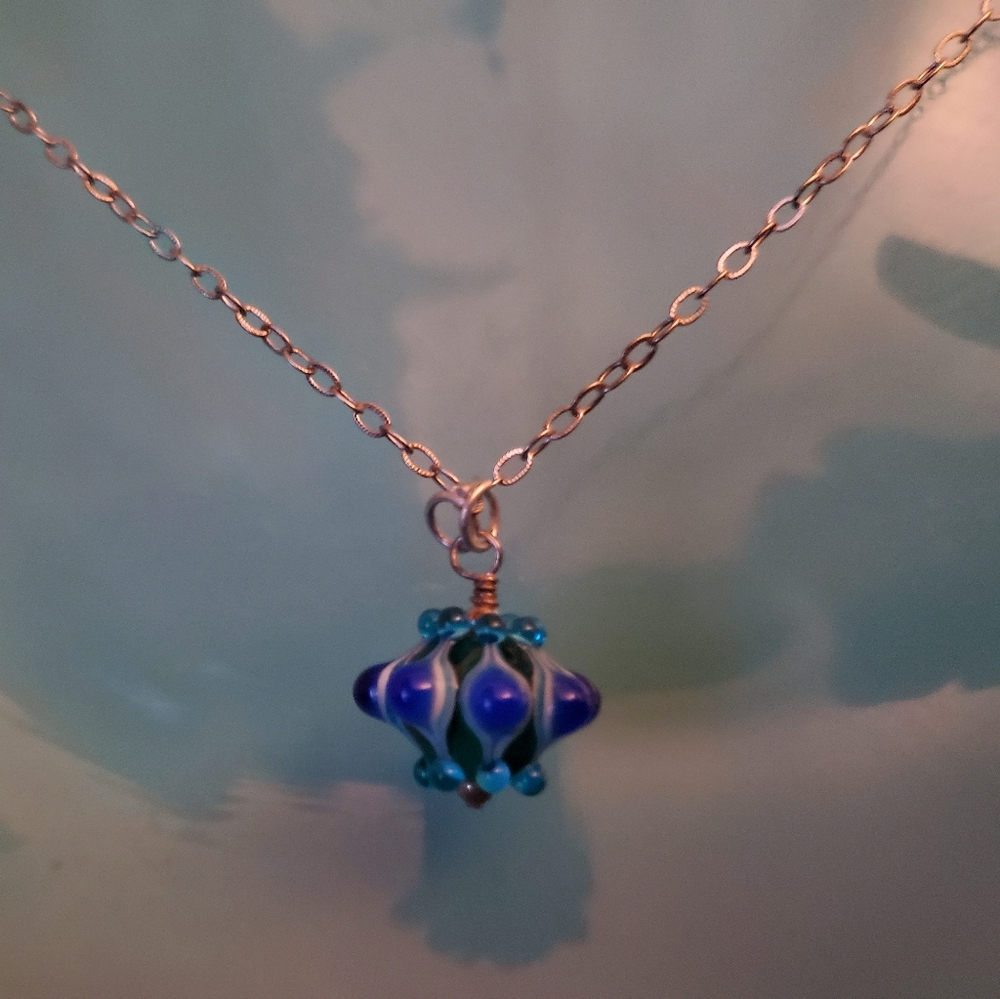 19" Necklace & bead blues & white almost 3", large lobster claw clasp